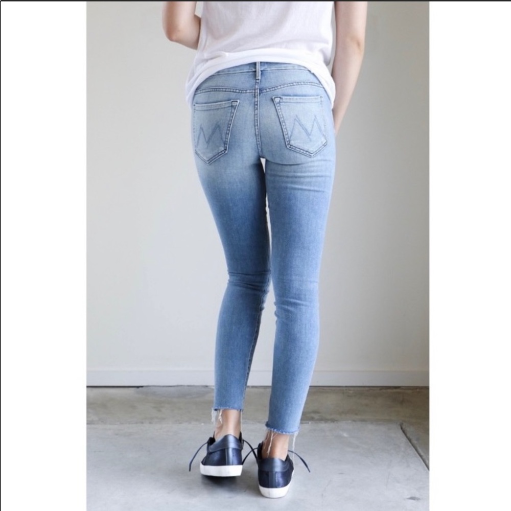 MOTHER LOOKER ANKLE FRAY CROPPED JEANS IN CLEAR AS DAY!